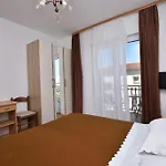 And Kiko Apartment *
