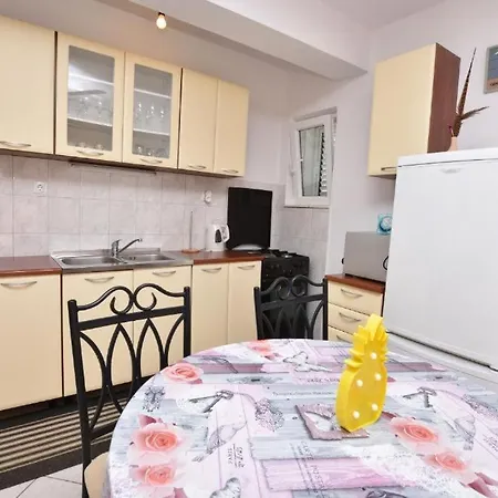 And Kiko Apartment *